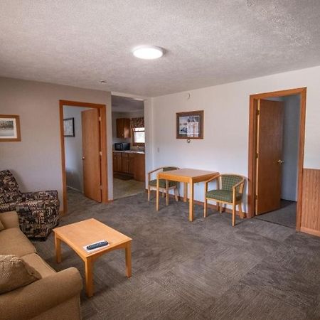 مونيسينغ The Superior Motel المظهر الخارجي الصورة