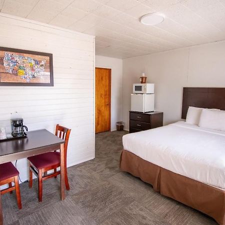 مونيسينغ The Superior Motel المظهر الخارجي الصورة