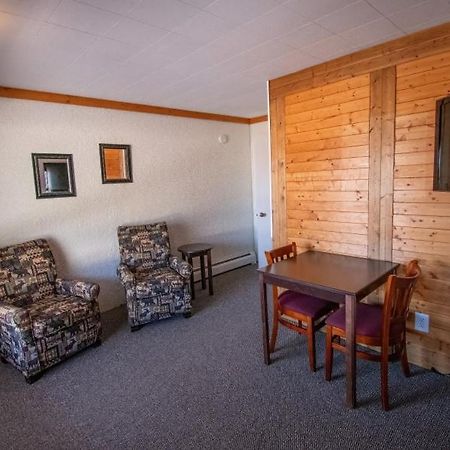 مونيسينغ The Superior Motel المظهر الخارجي الصورة