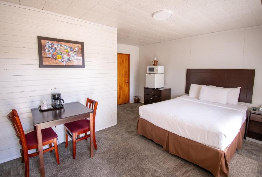 مونيسينغ The Superior Motel المظهر الخارجي الصورة